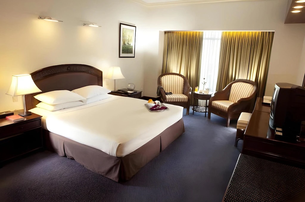 waterfront-cebu-city-hotel02